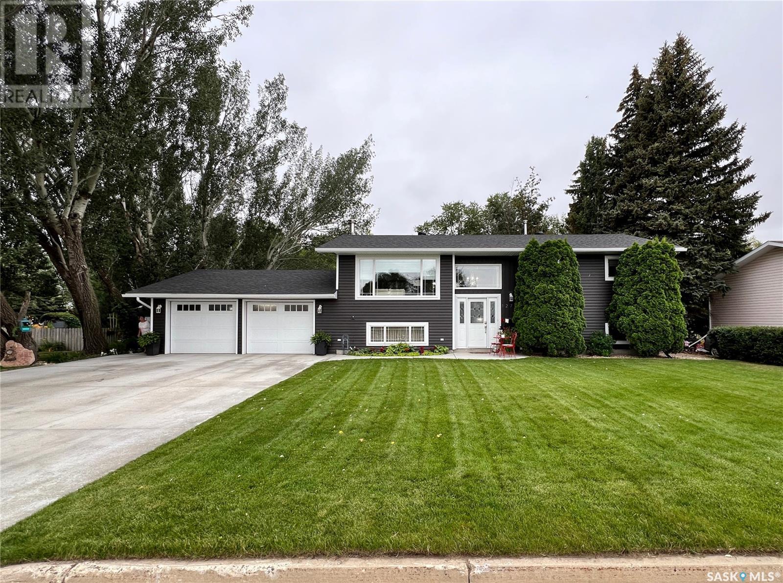 1275 Veterans Crescent Property Photo 1