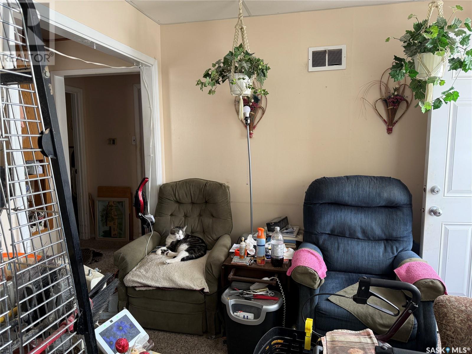 669 Stadacona Street E Property Photo 2