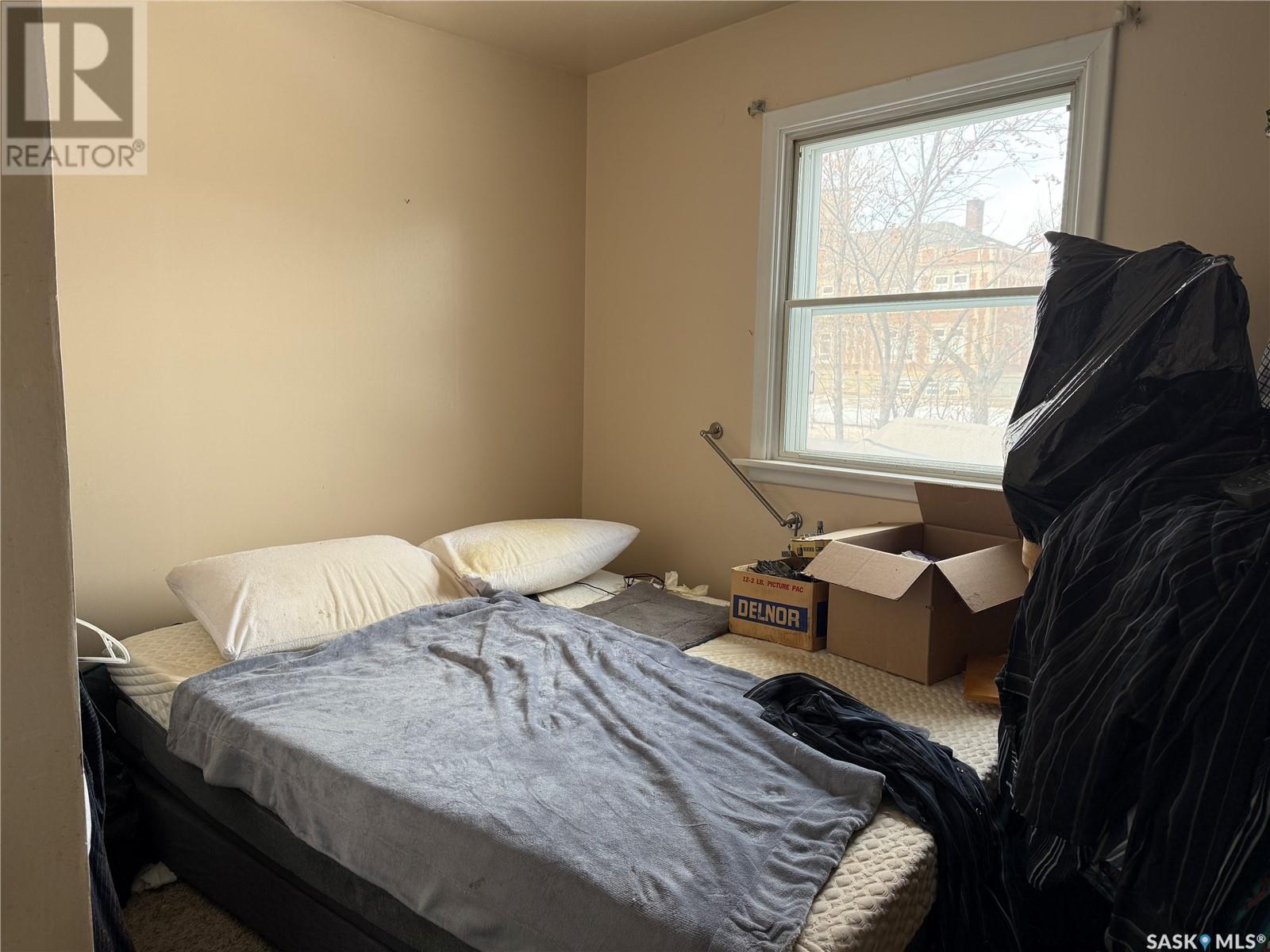 669 Stadacona Street E Property Photo 4
