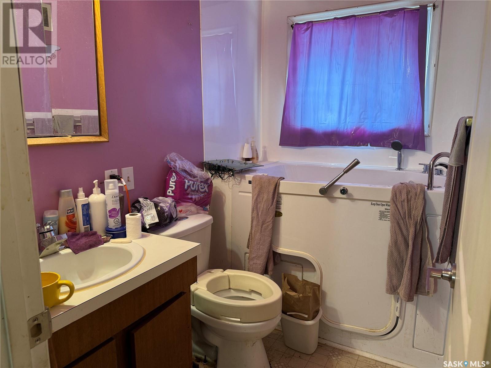 669 Stadacona Street E Property Photo 5