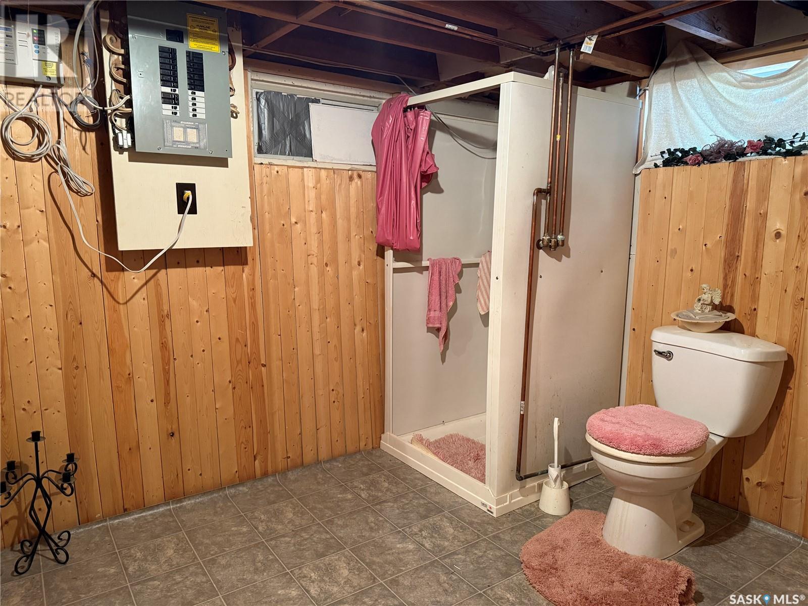 669 Stadacona Street E Property Photo 13