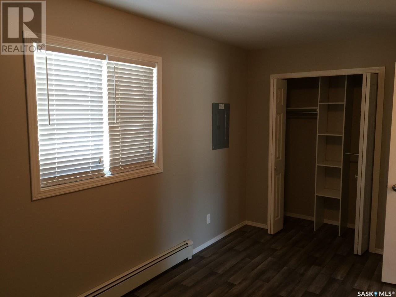 115 Gladstone Avenue N Property Photo 4