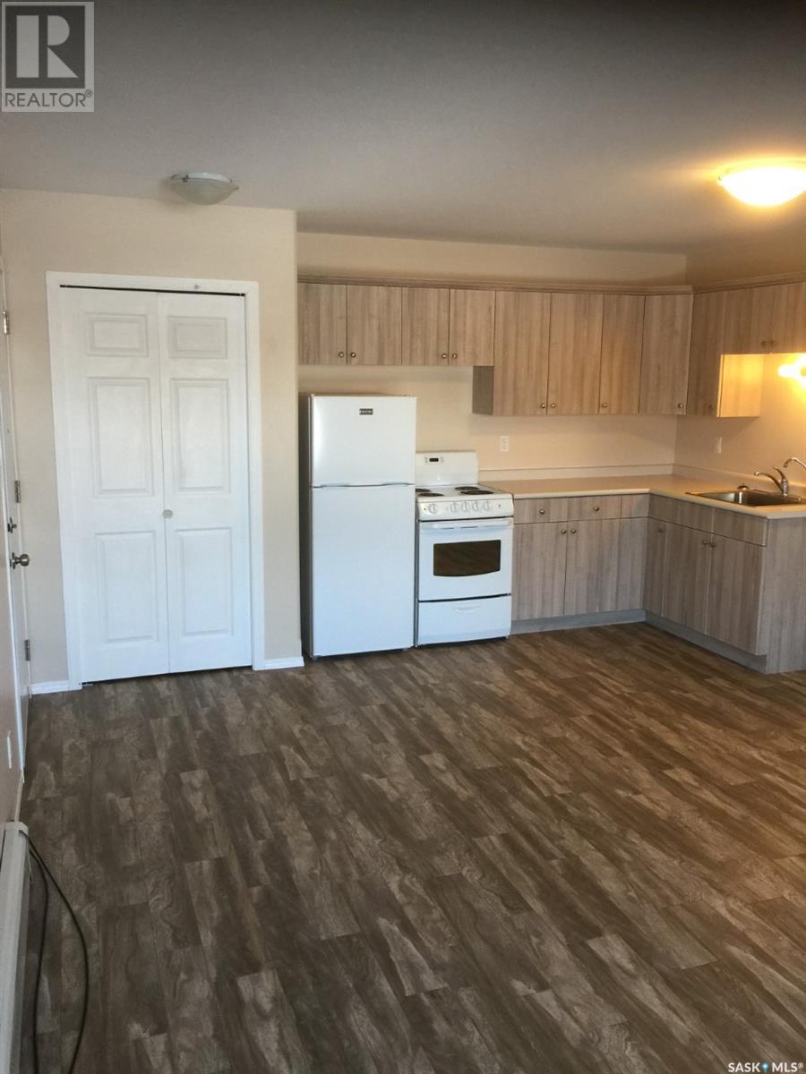 115 Gladstone Avenue N Property Photo 8