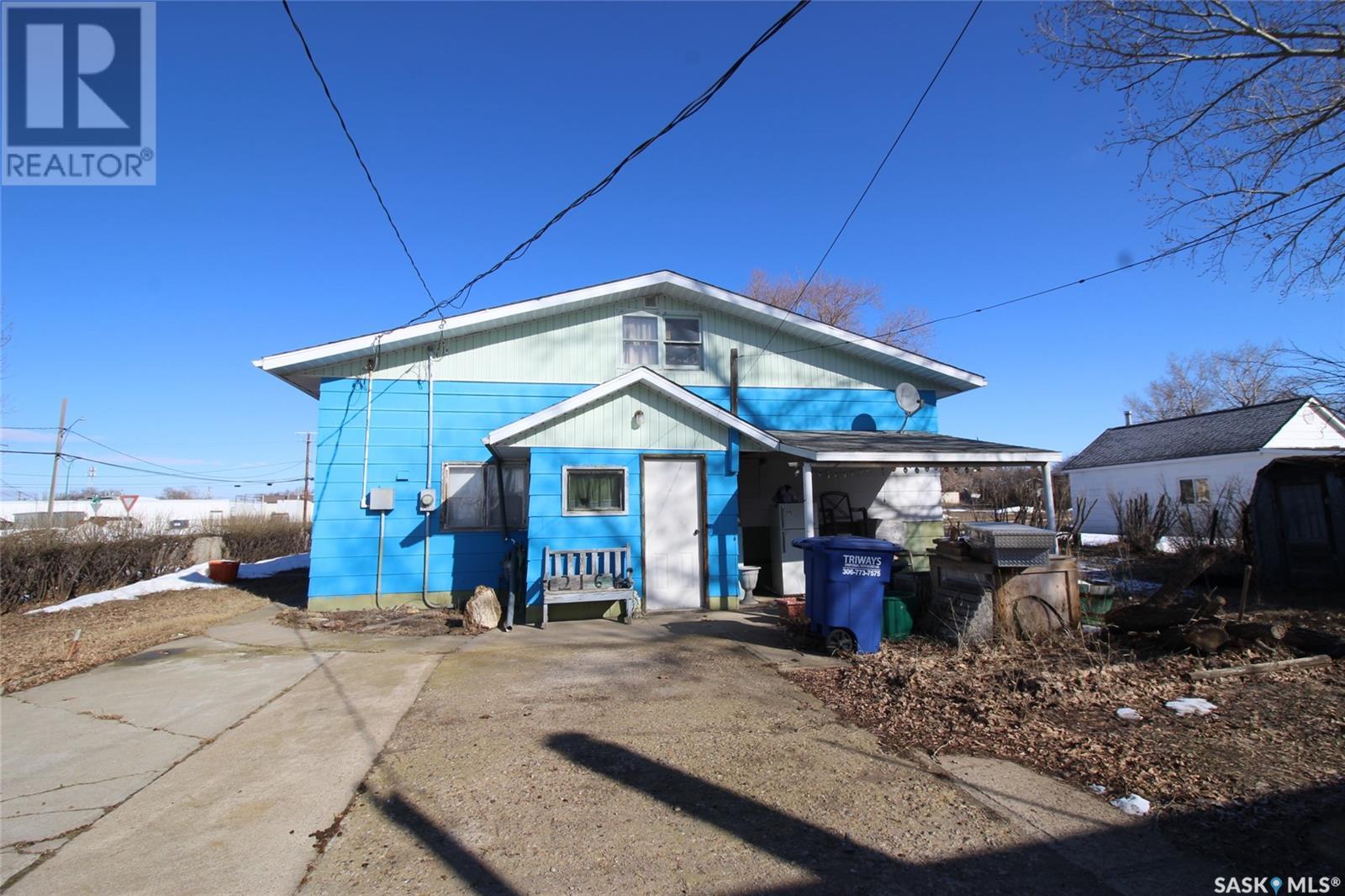 216 2nd Street E Property Photo 25