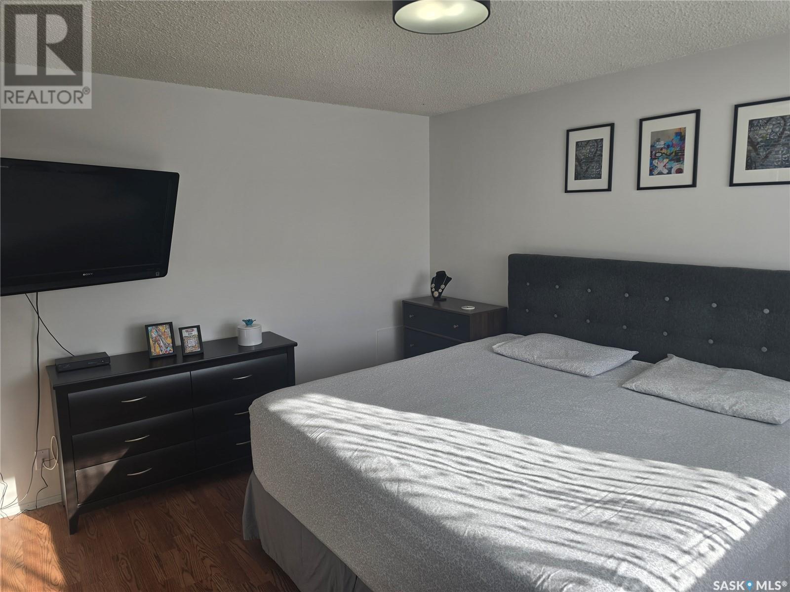 407 5th Street E Property Photo 4