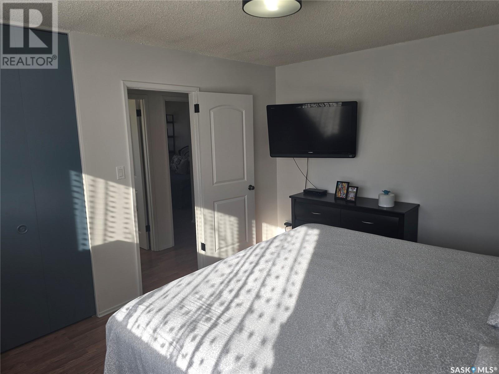 407 5th Street E Property Photo 5