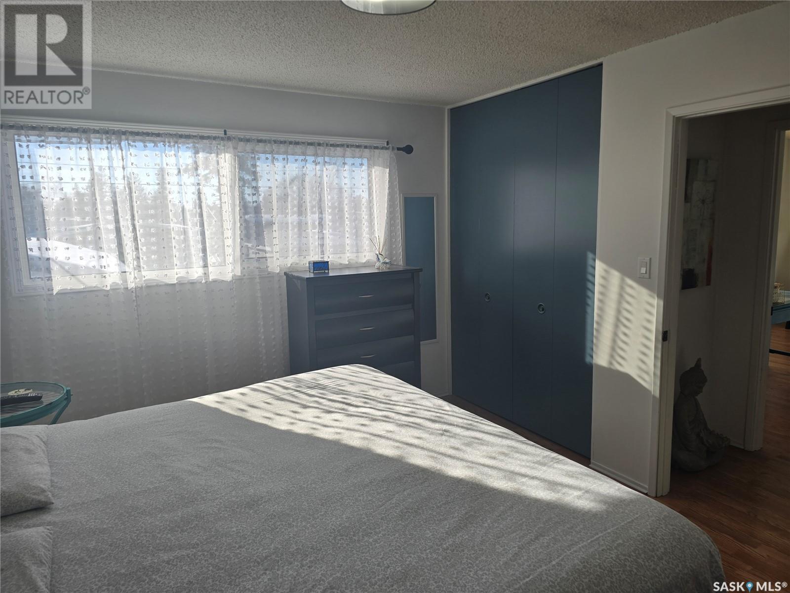 407 5th Street E Property Photo 6