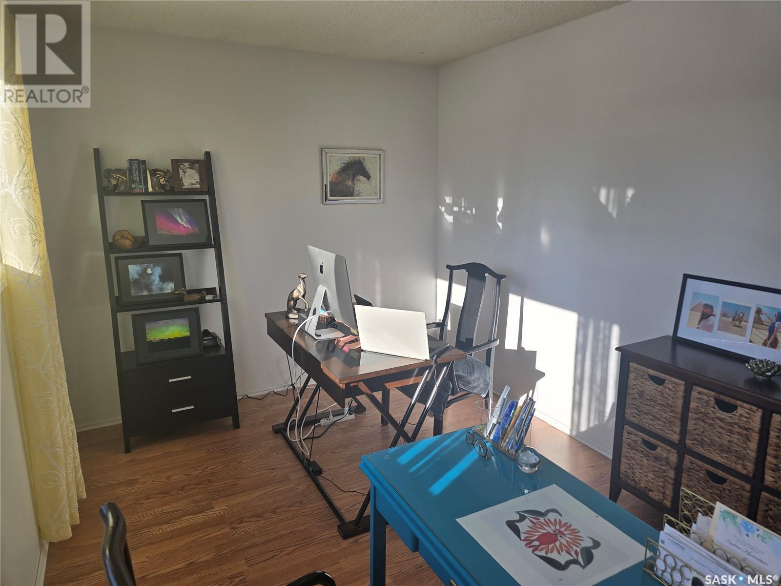 407 5th Street E Property Photo 8