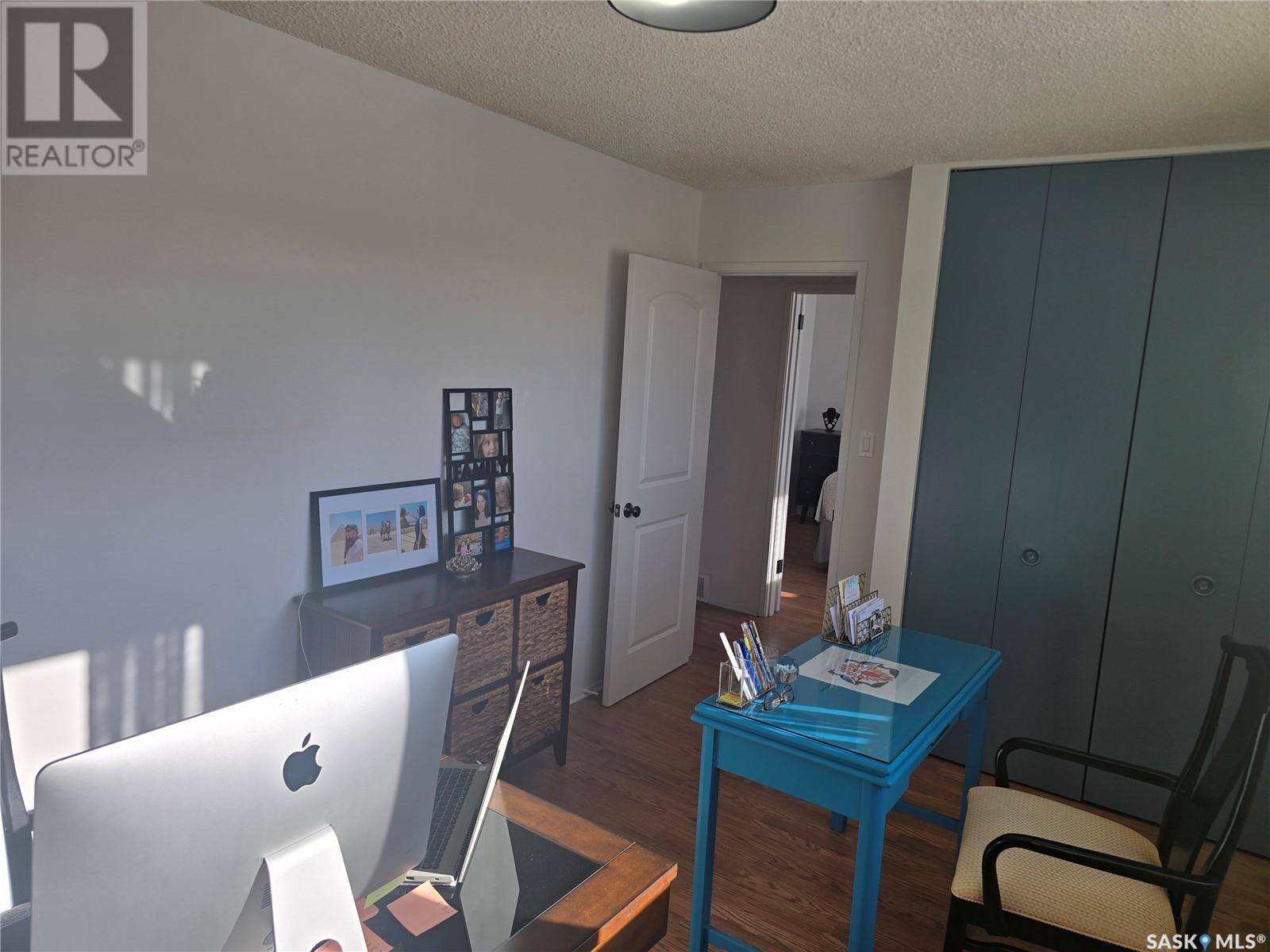 407 5th Street E Property Photo 9
