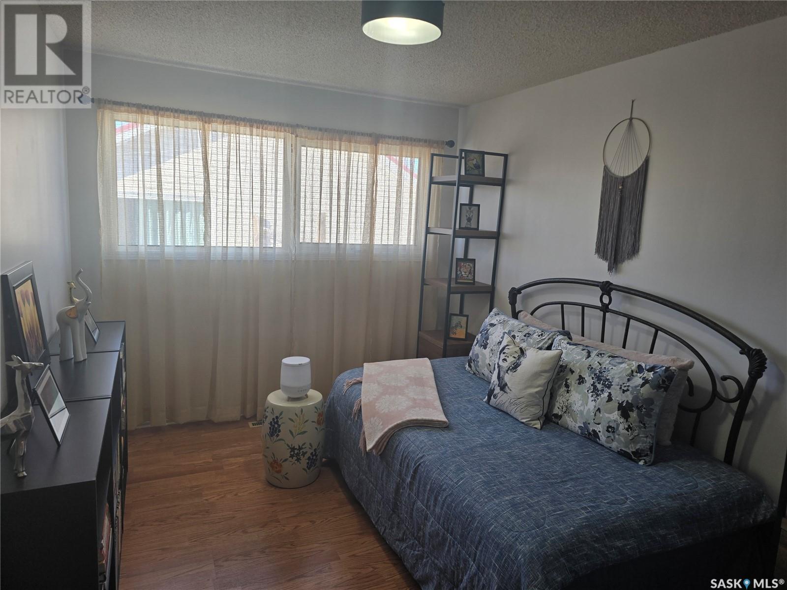 407 5th Street E Property Photo 11