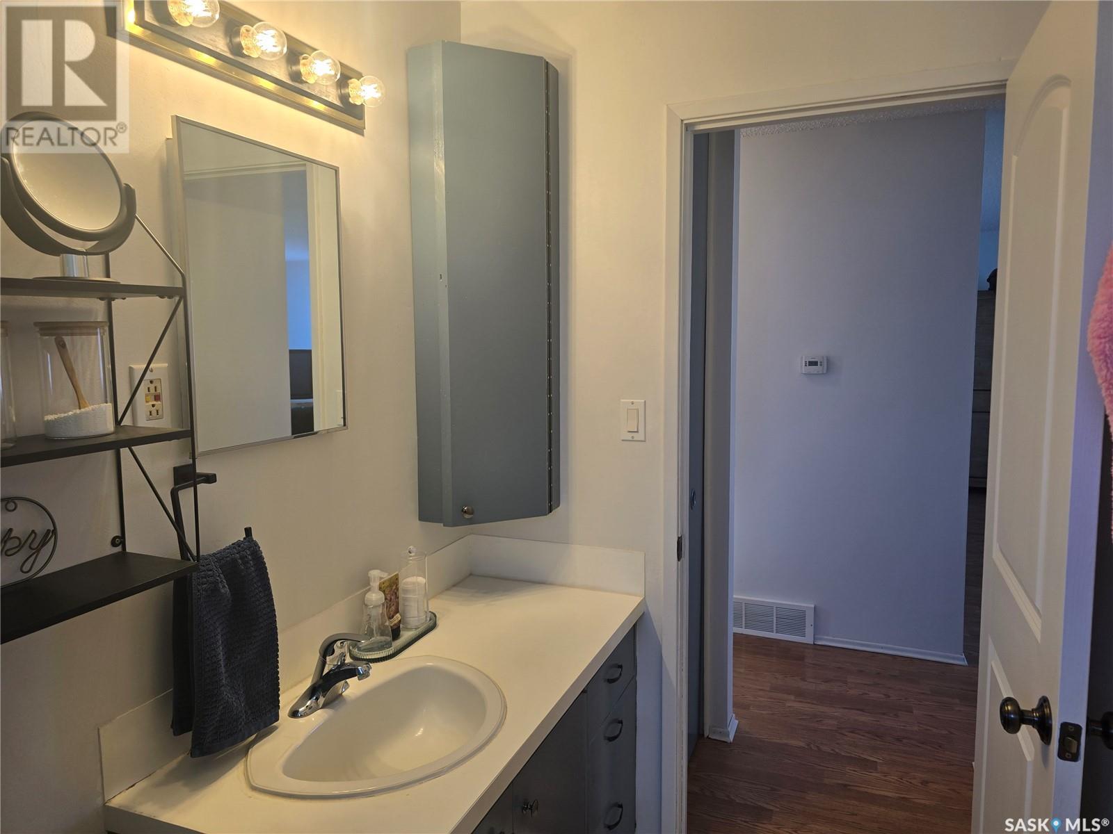 407 5th Street E Property Photo 17