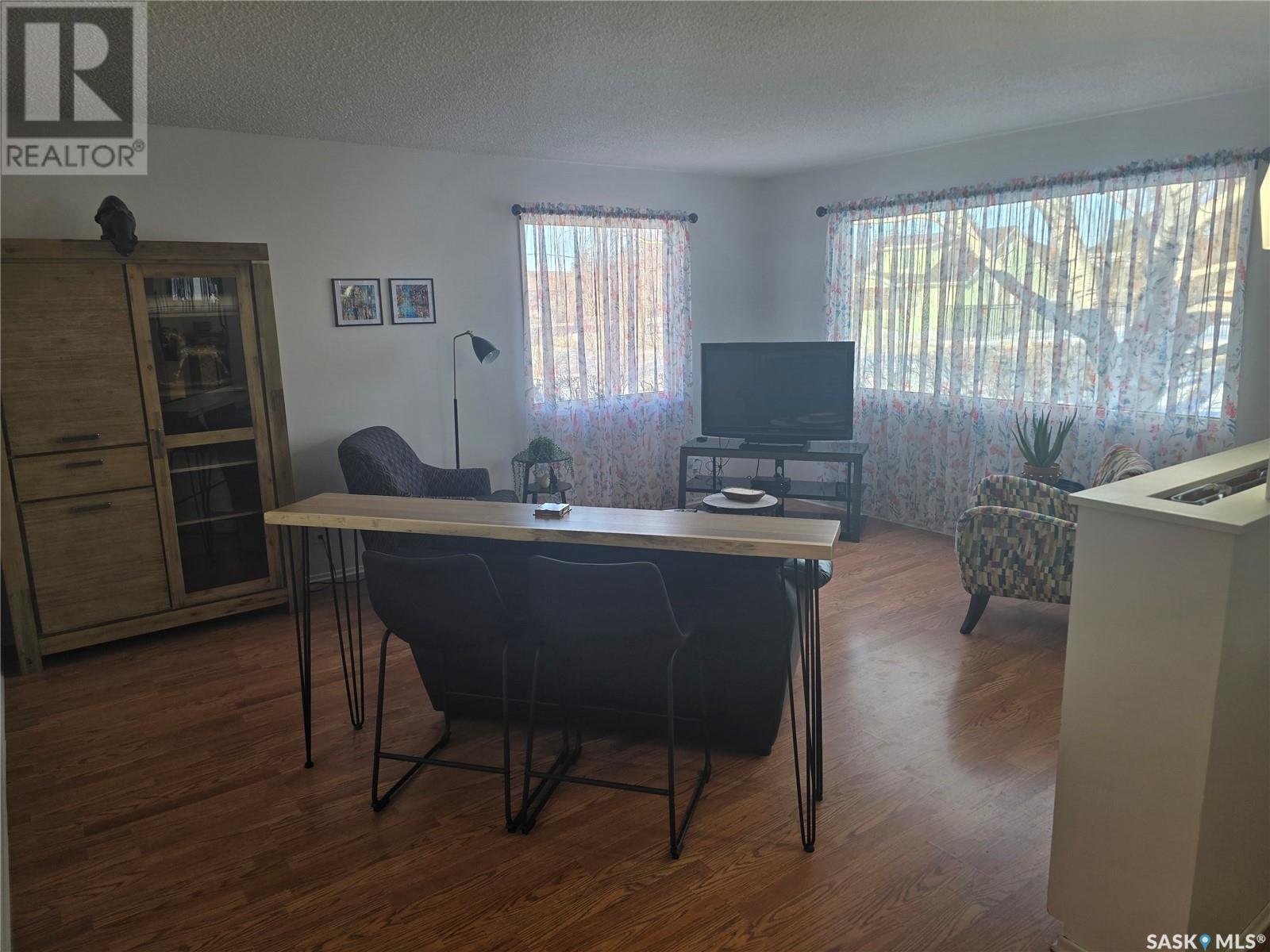 407 5th Street E Property Photo 18