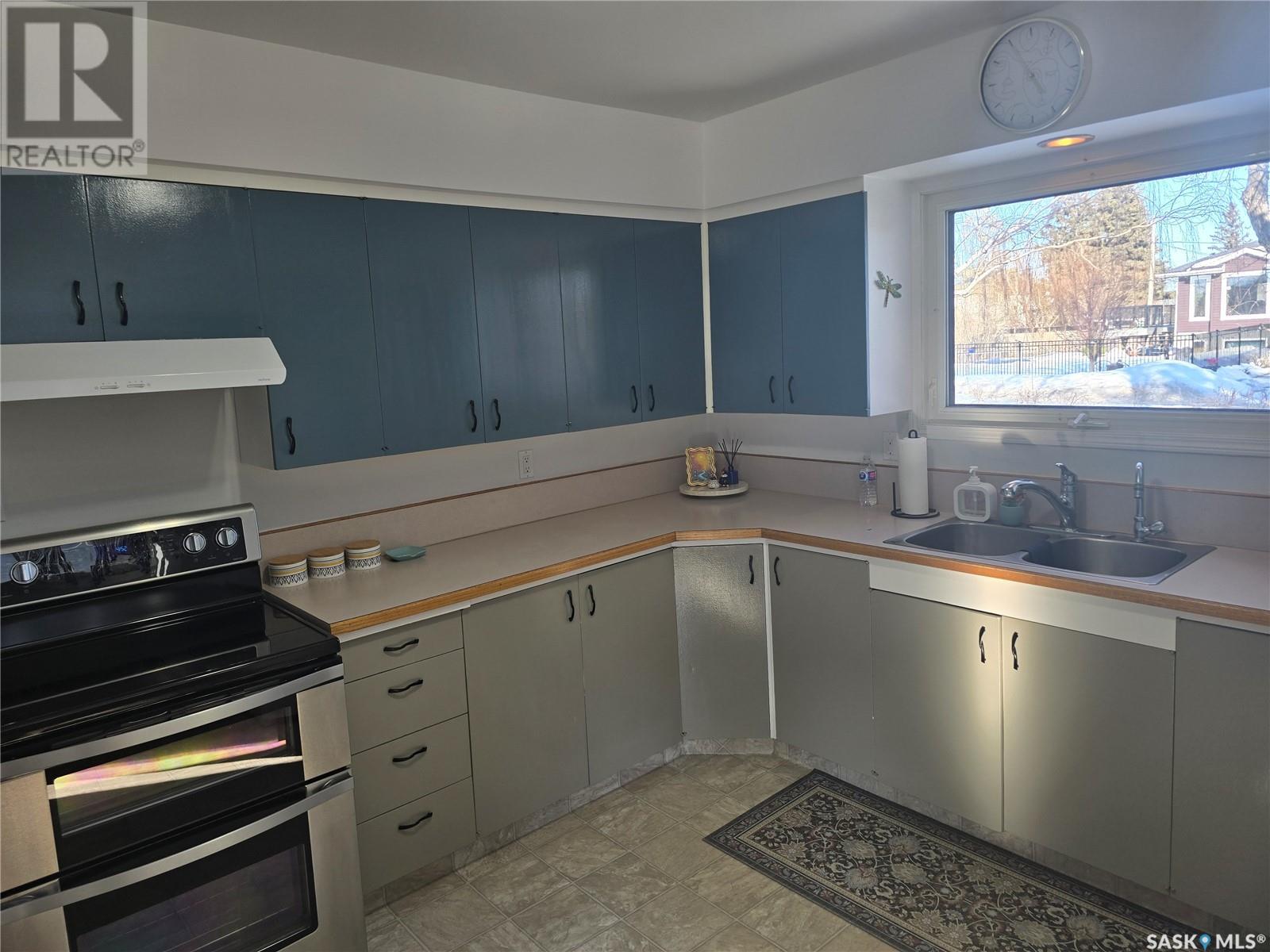 407 5th Street E Property Photo 25