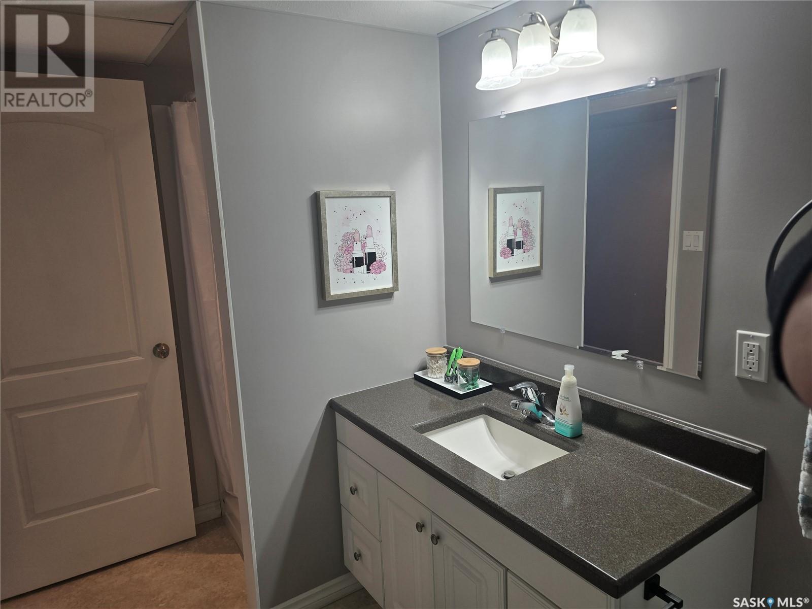 407 5th Street E Property Photo 28