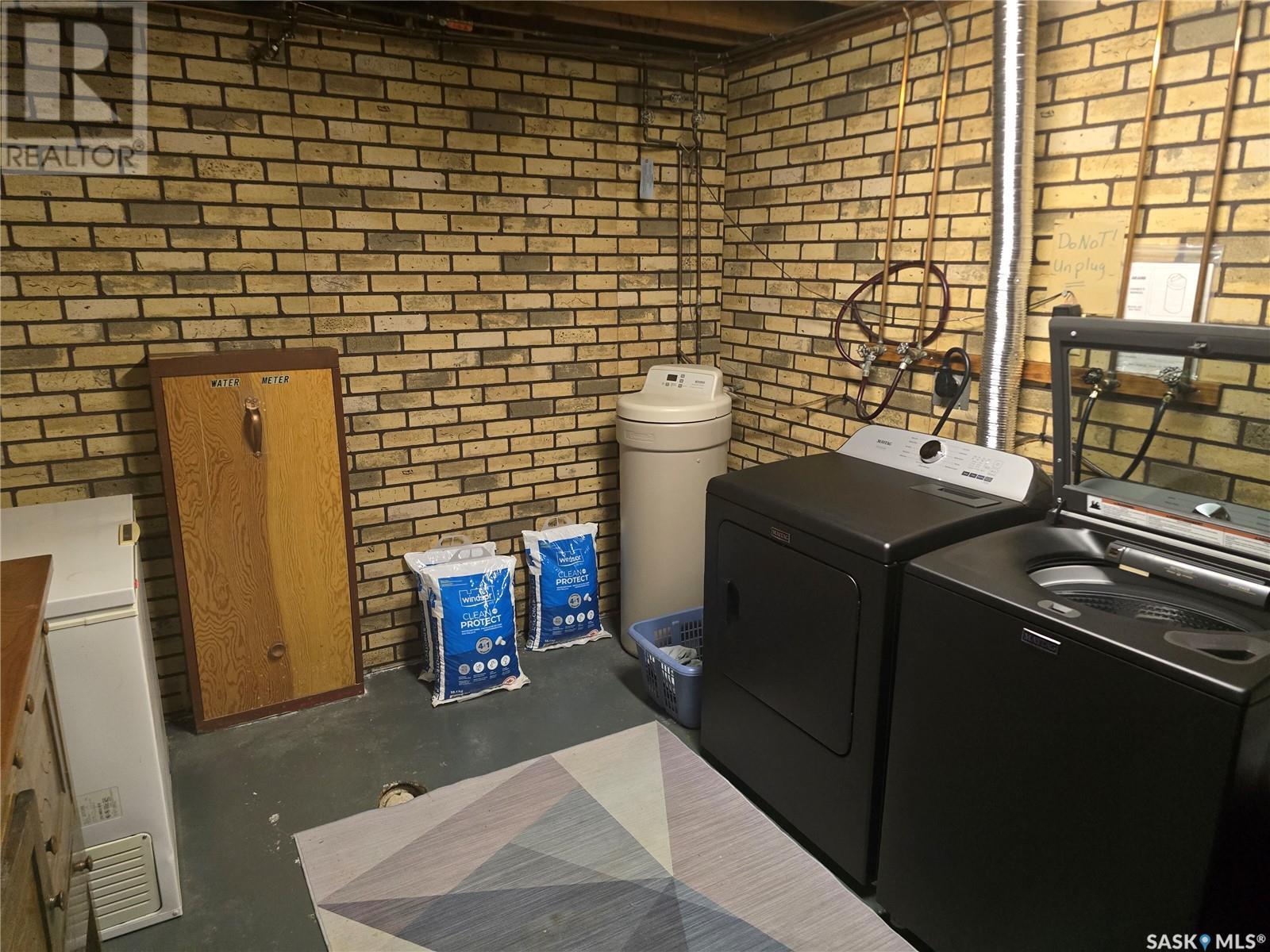 407 5th Street E Property Photo 40