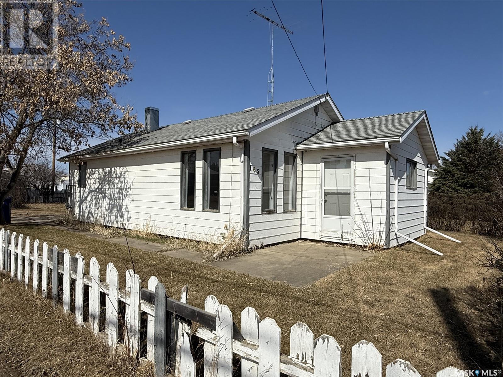 165 1st Street E Property Photo