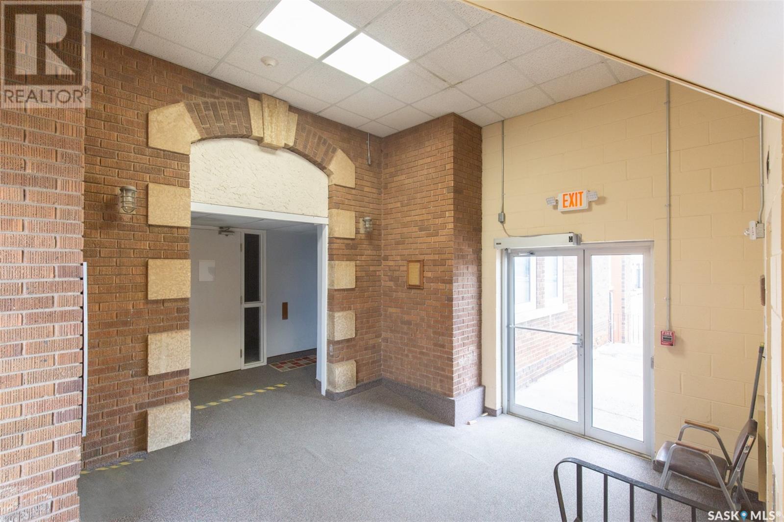 268 High Street W Property Photo 12