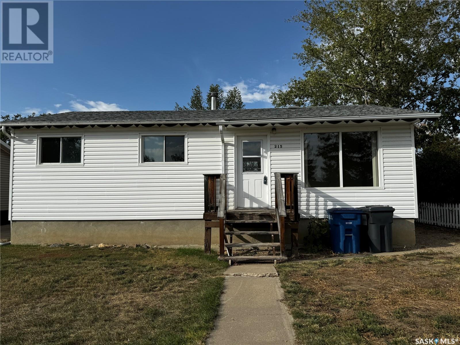215 5th Avenue E Property Photo