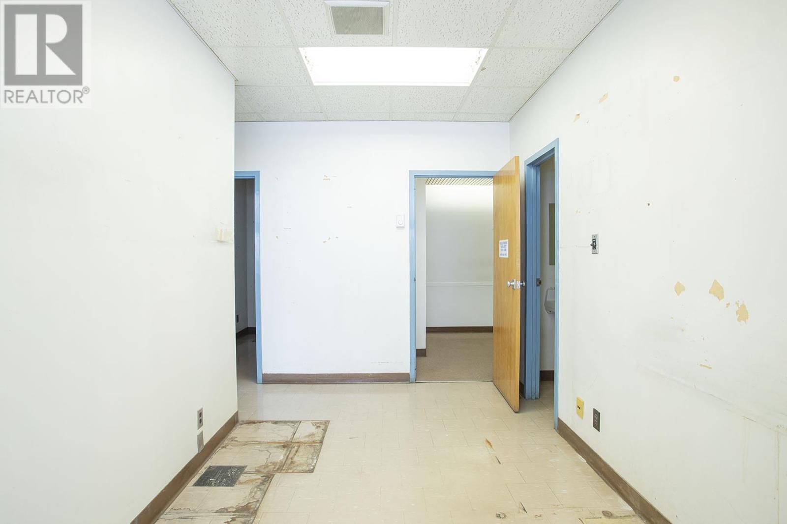 955 Queen St E # 105 Property Photo 10