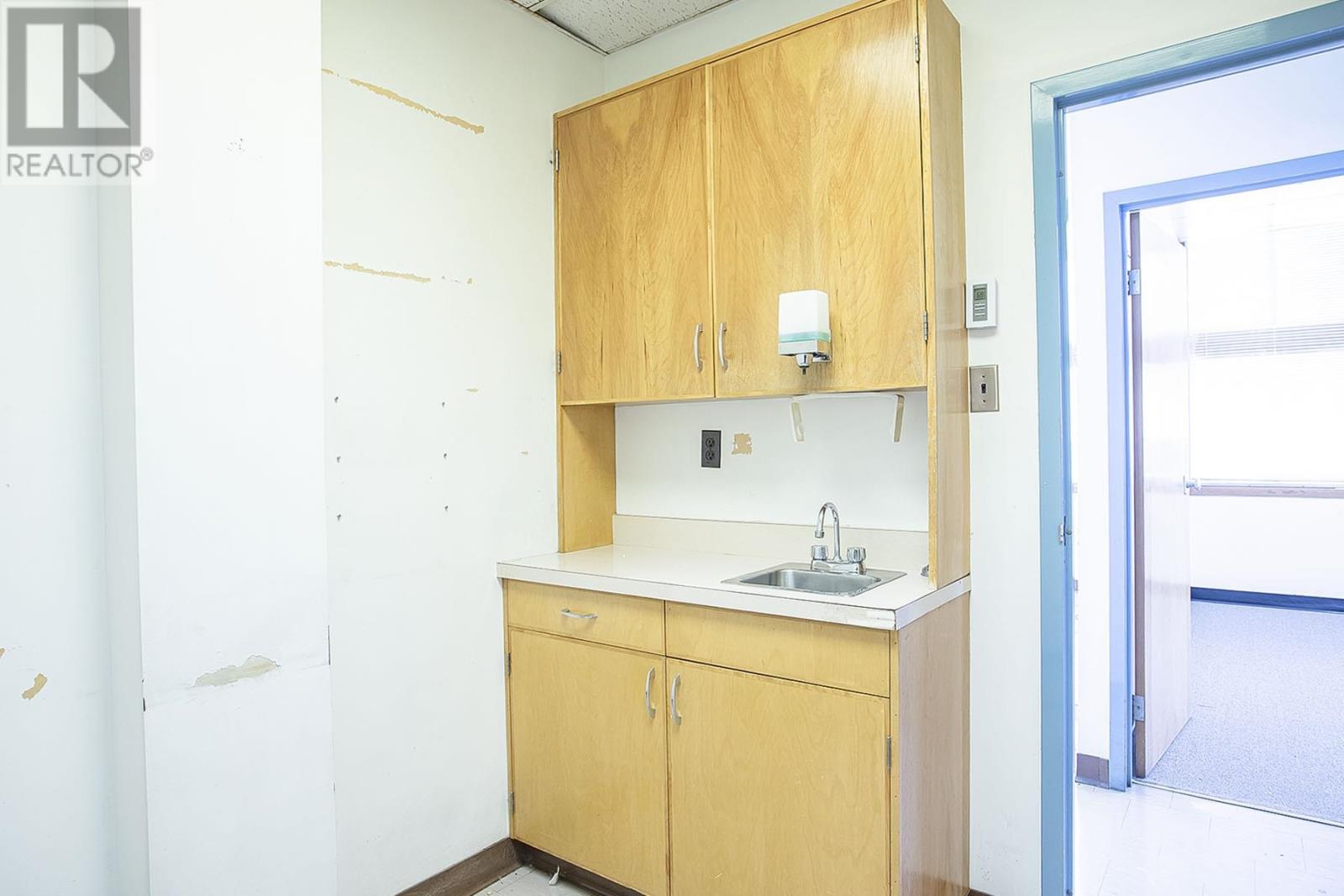 955 Queen St E # 105 Property Photo 14