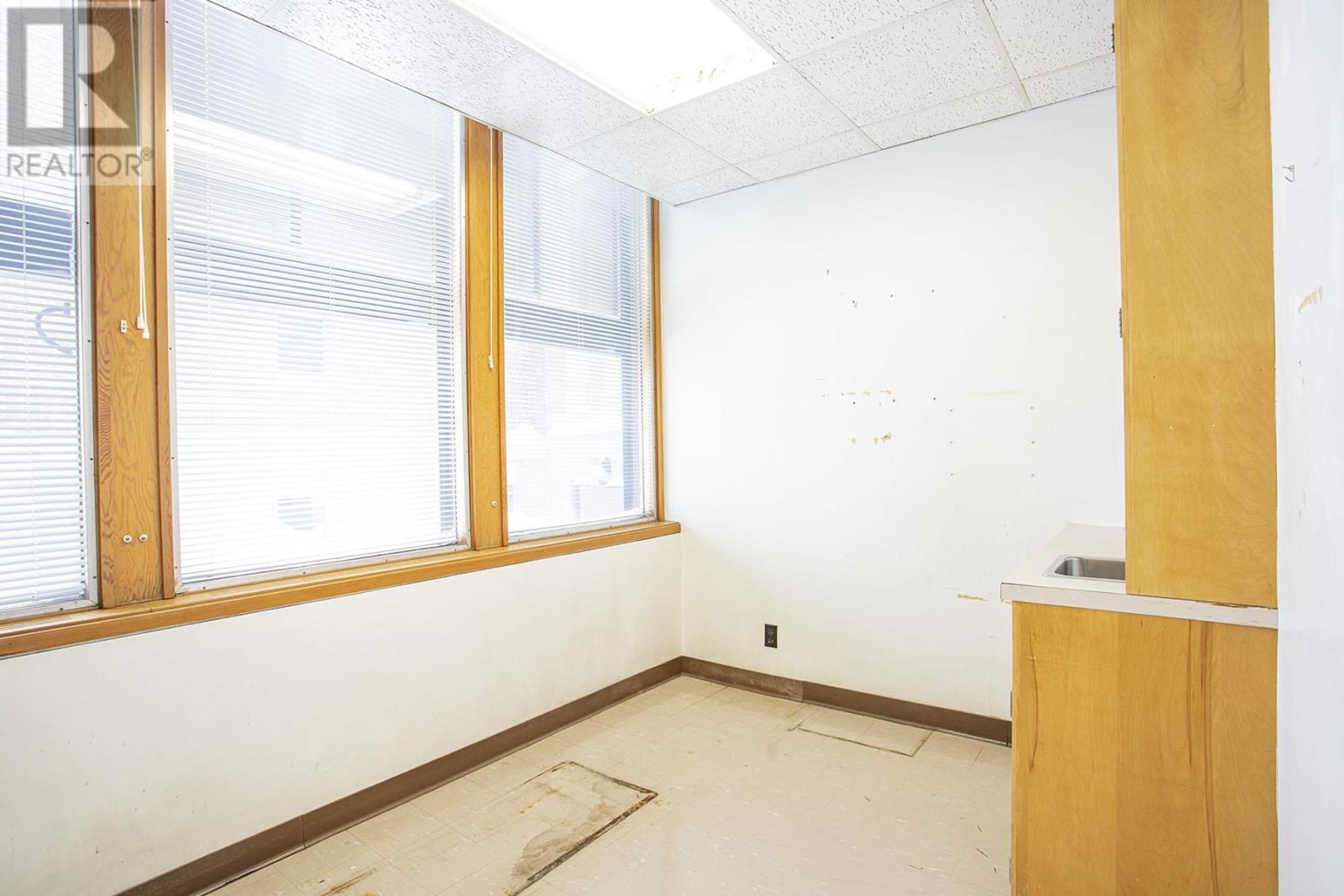 955 Queen St E # 105 Property Photo 15