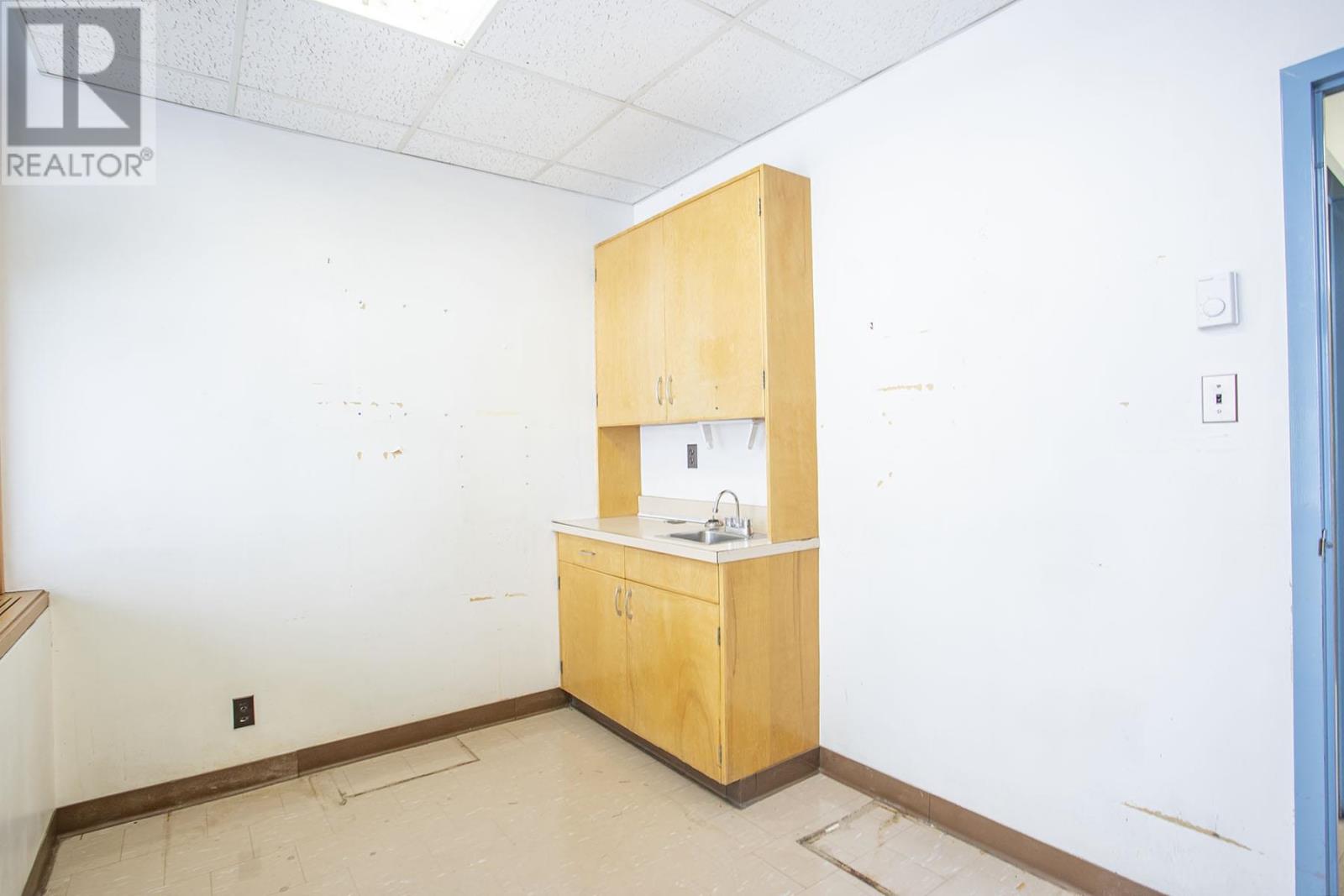 955 Queen St E # 105 Property Photo 16