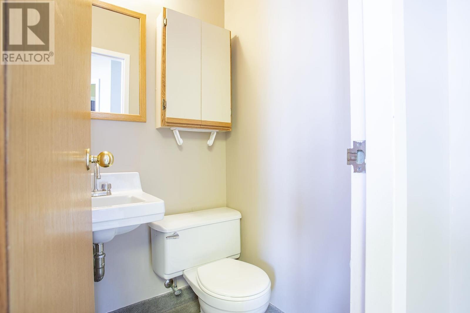955 Queen St E # 200 Property Photo 14