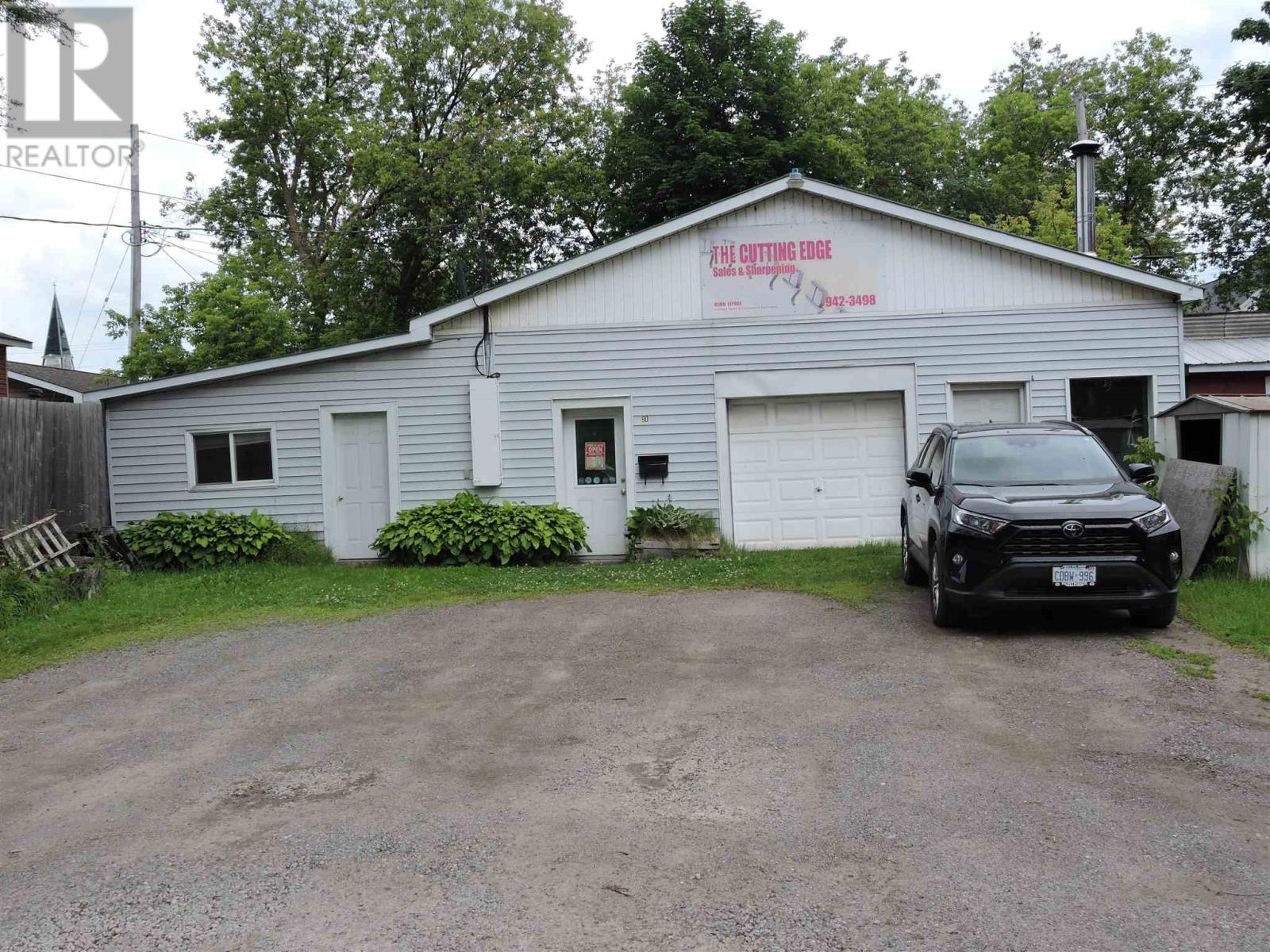 90 St. Andrew's Ter Property Photo 2