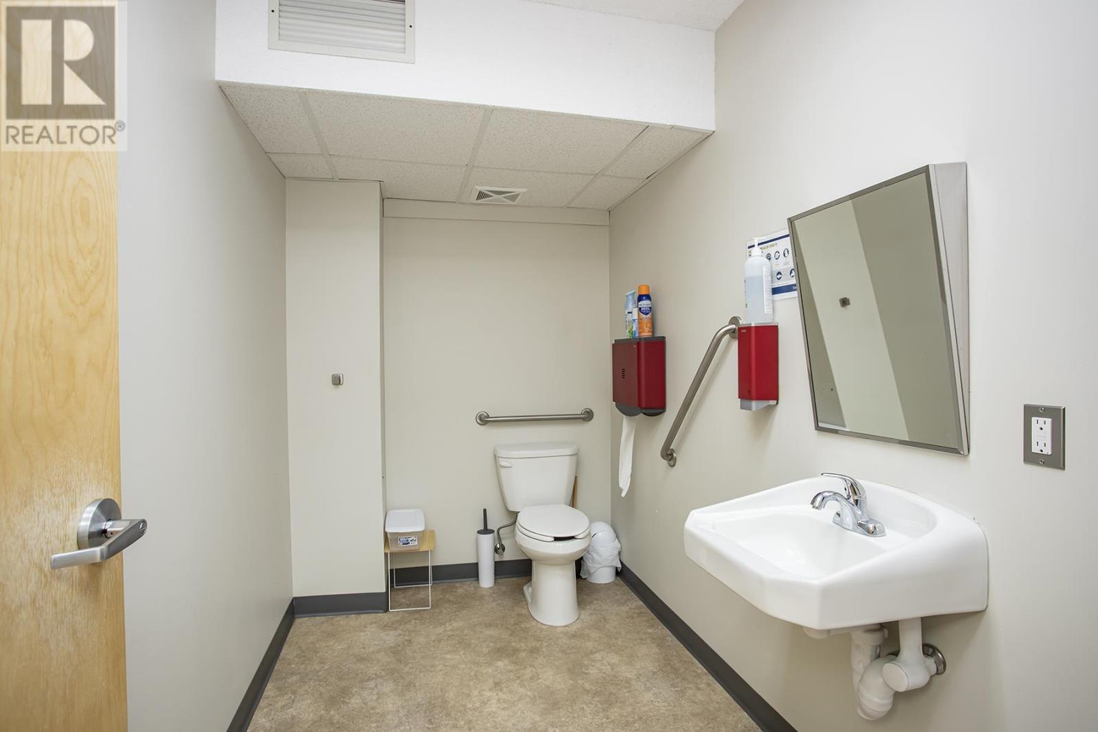 258 Queen St E # 2nd Floor Property Photo 17