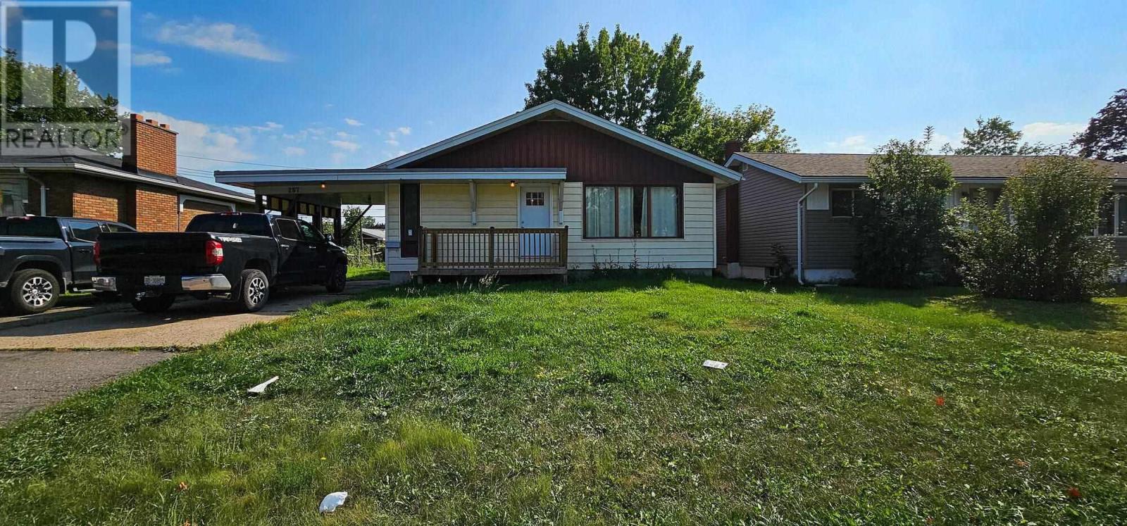 287 Second Lin E Property Photo 3