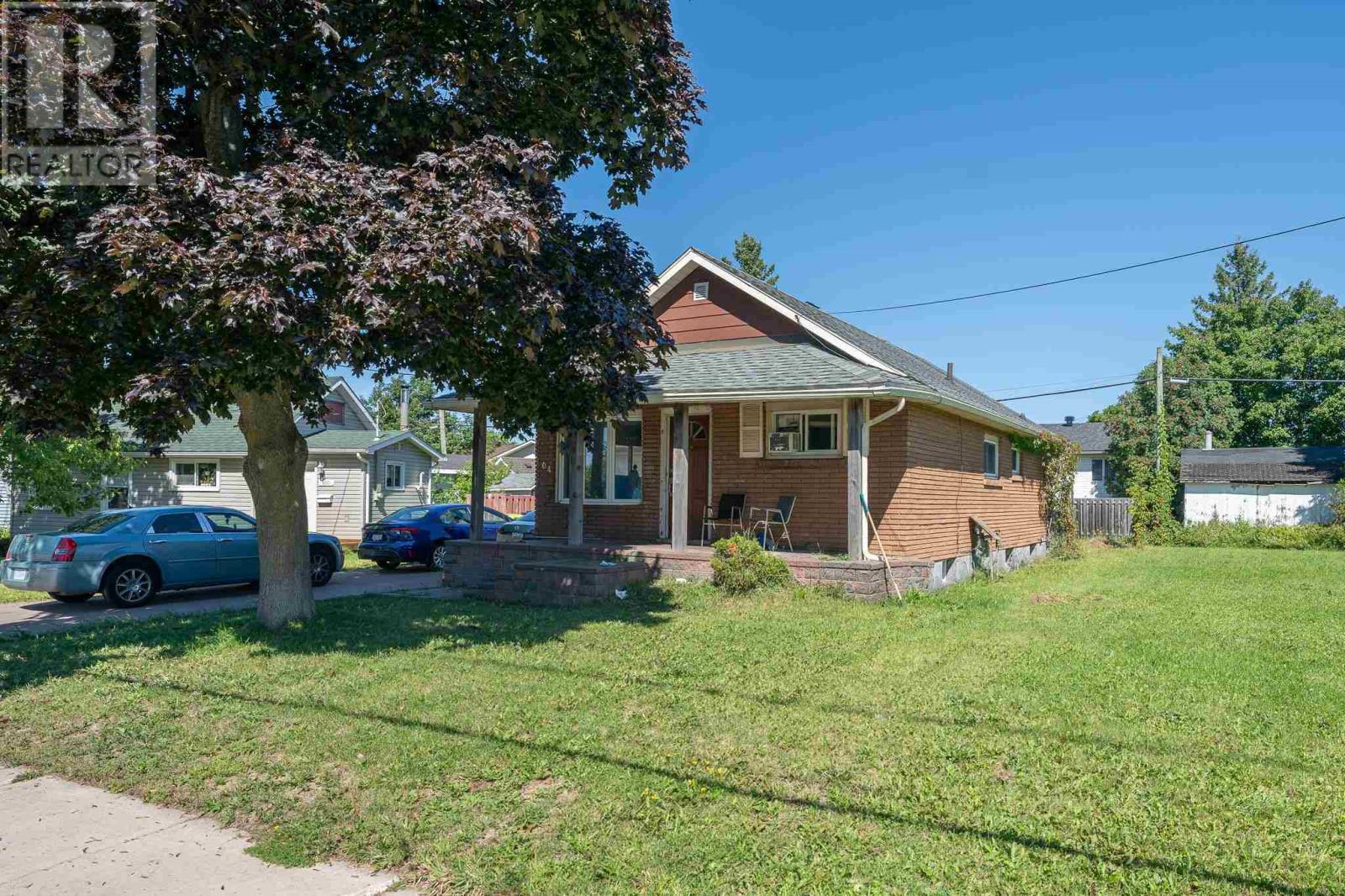 104 Wawanosh Ave Property Photo 2