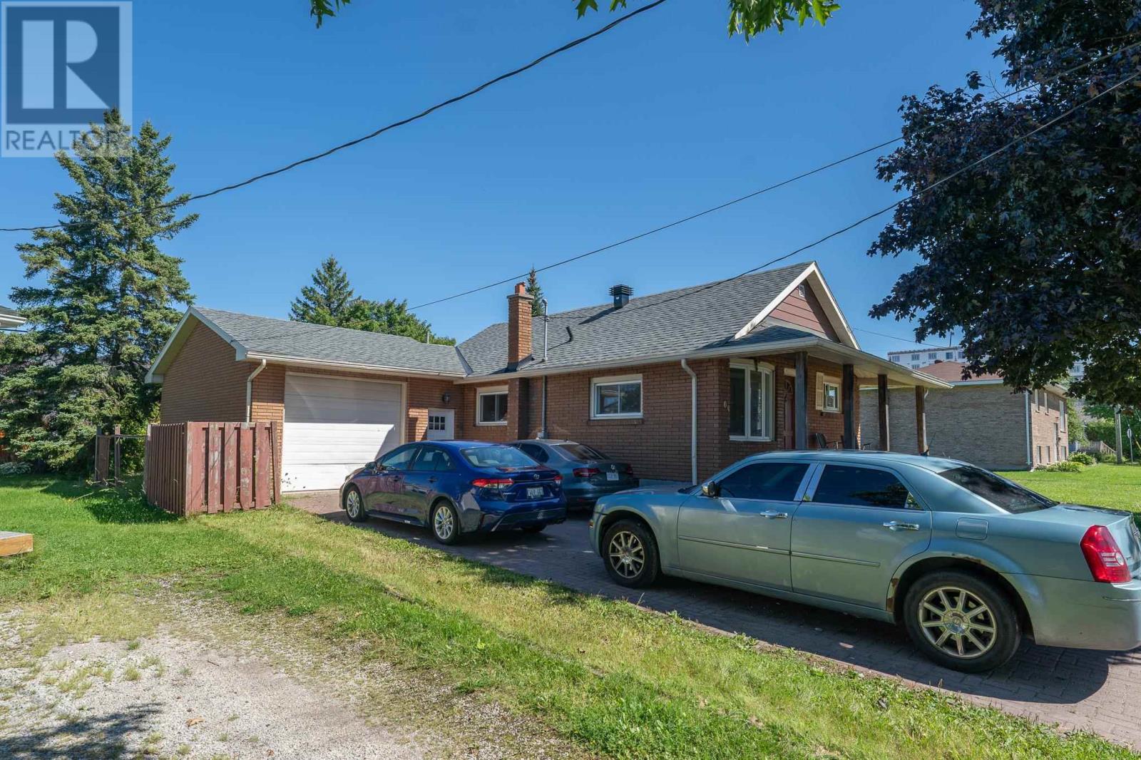104 Wawanosh Ave Property Photo 6