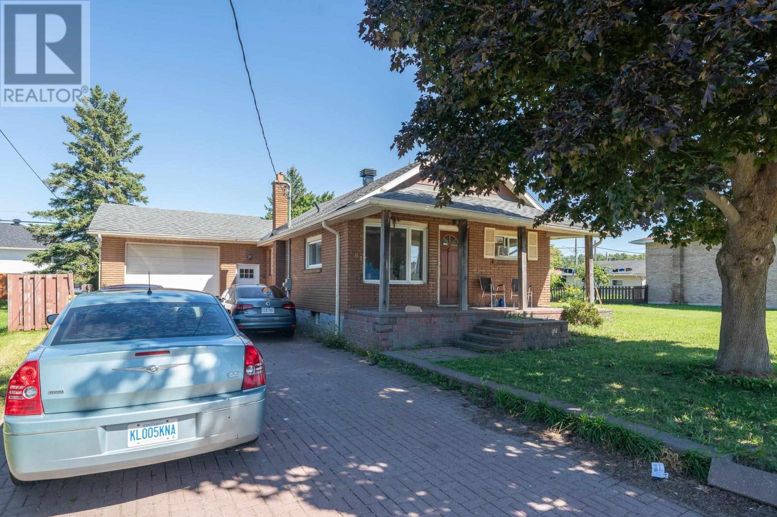 104 Wawanosh Ave Property Photo 7