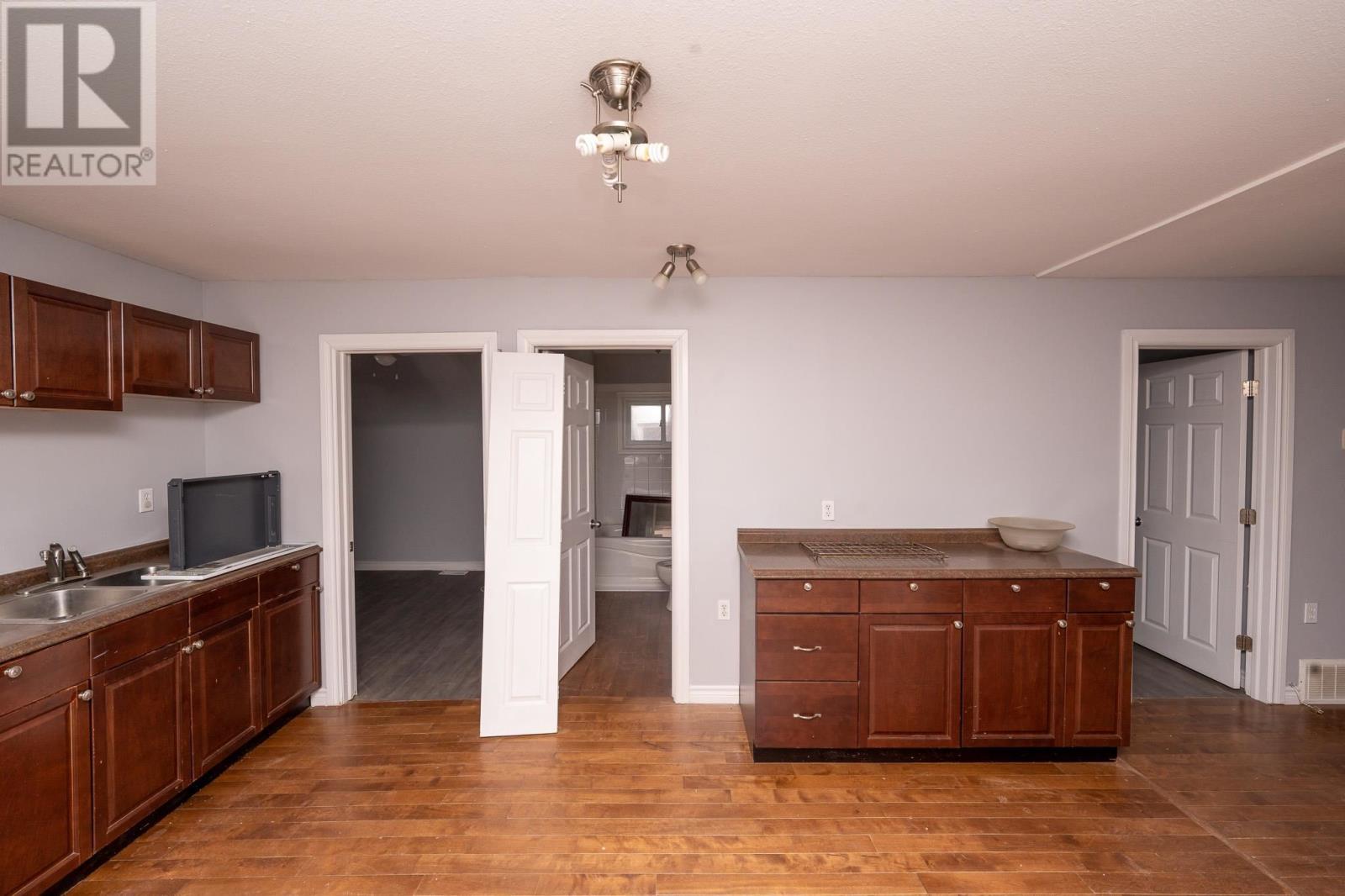 104 Wawanosh Ave Property Photo 9