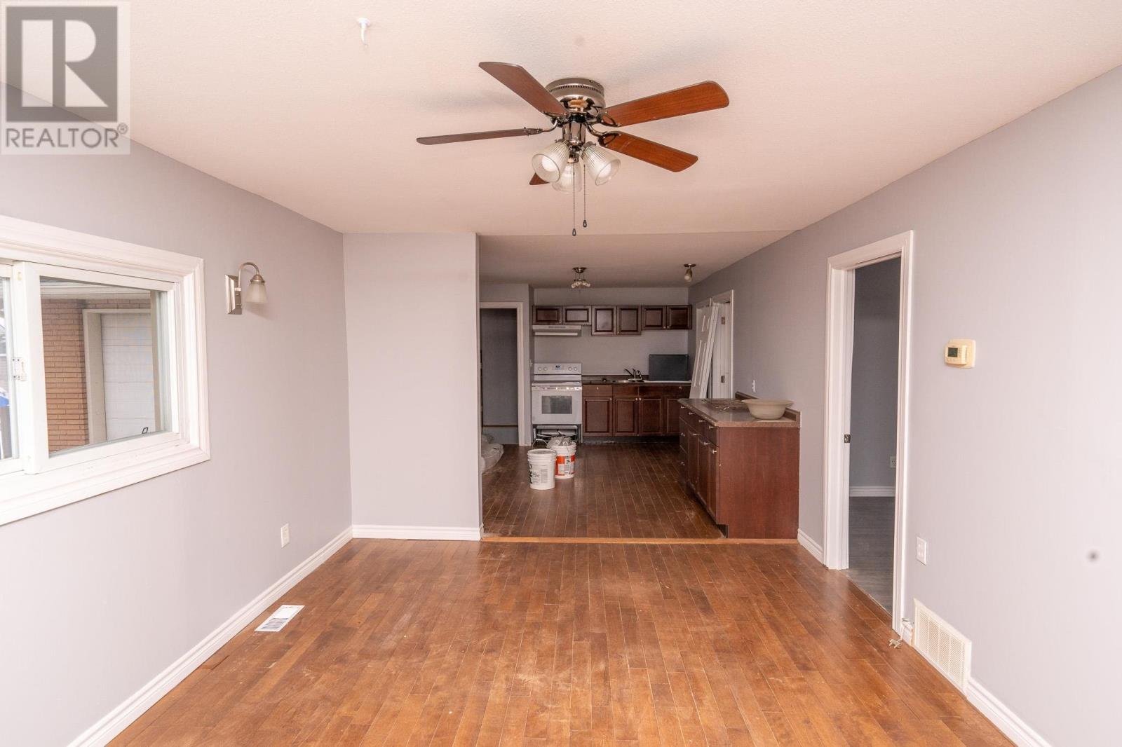 104 Wawanosh Ave Property Photo 12