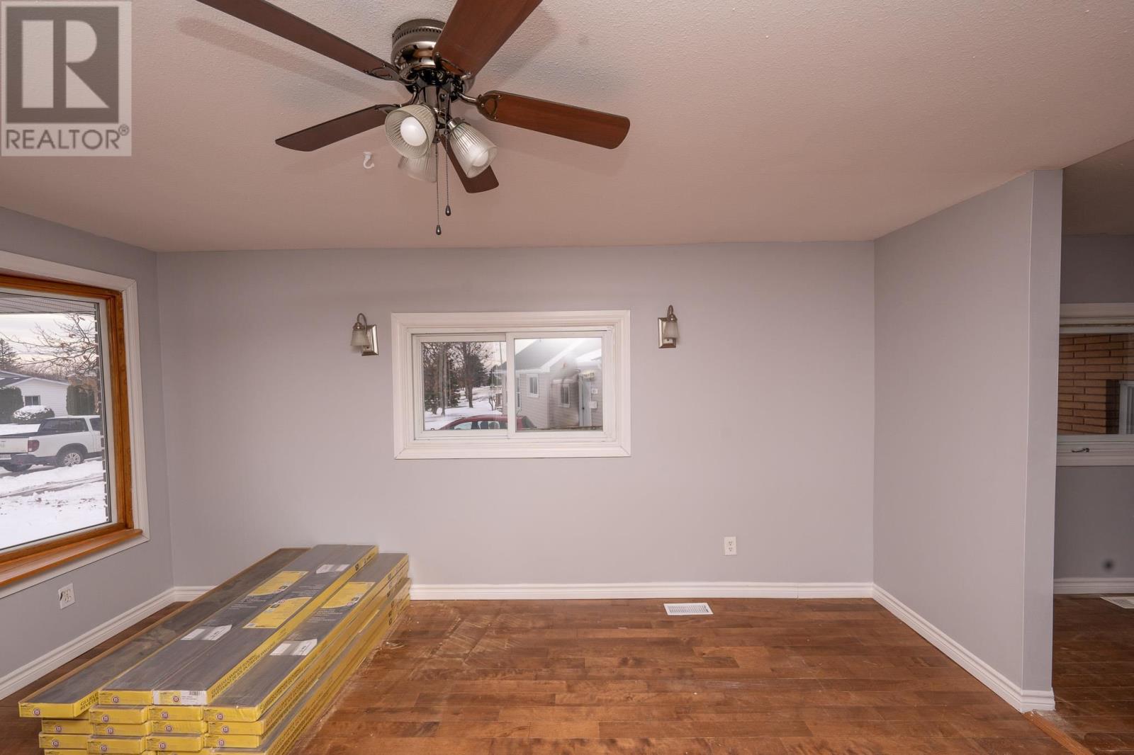 104 Wawanosh Ave Property Photo 13