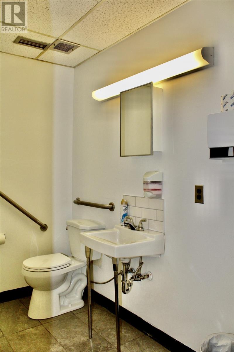 121 Front St Property Photo 12