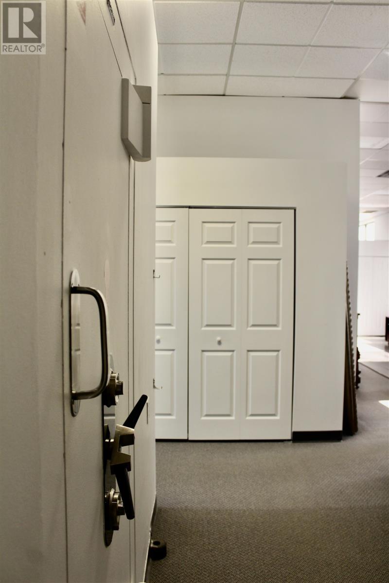 121 Front St Property Photo 28