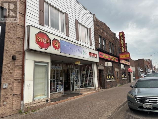 452 Queen St Property Photo 1