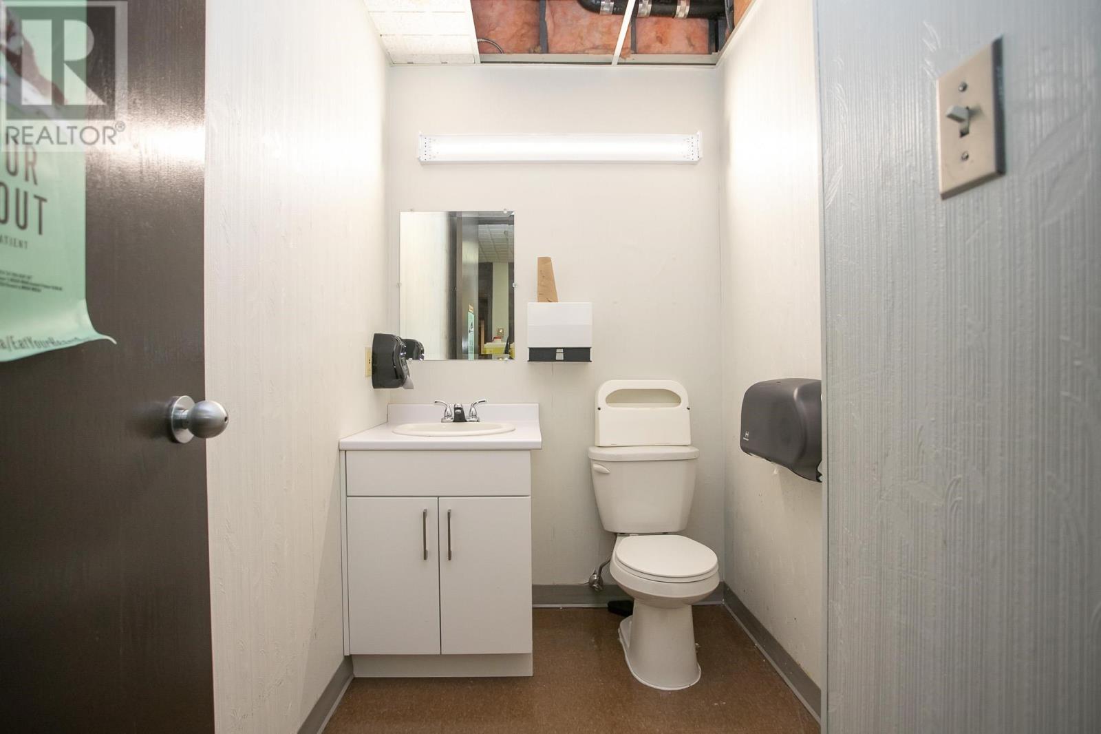 170 East St Property Photo 23