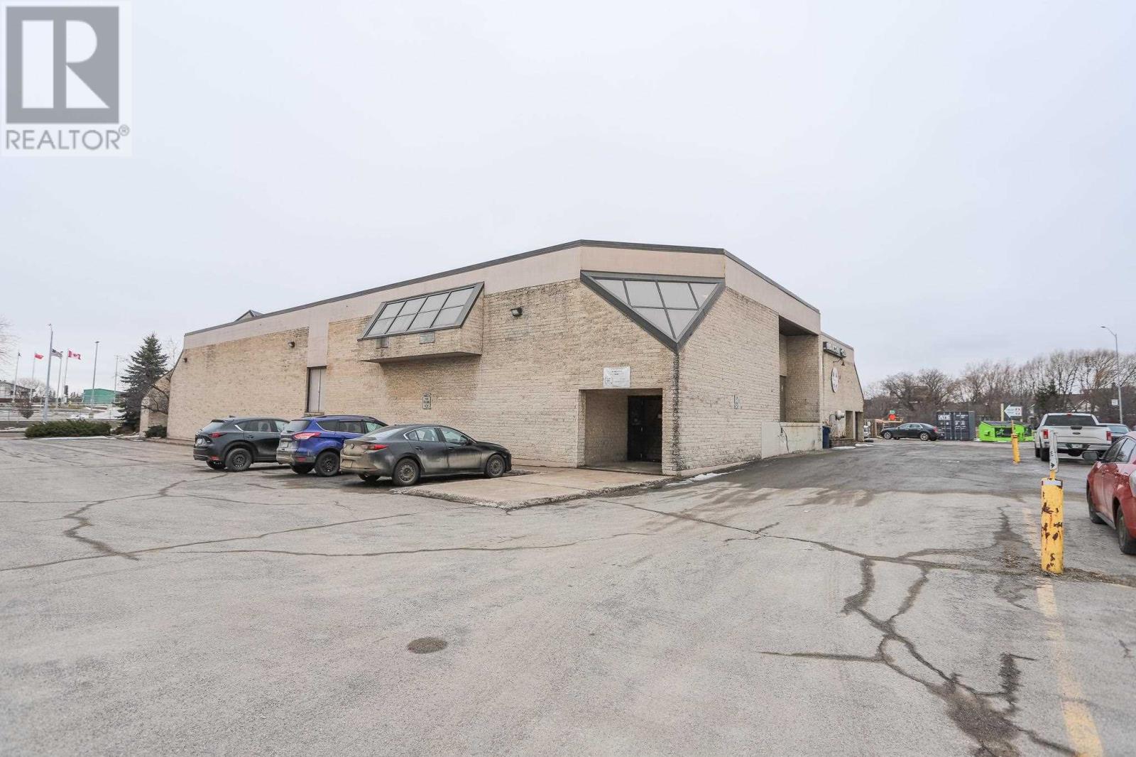 450 Albert St # B Property Photo 3