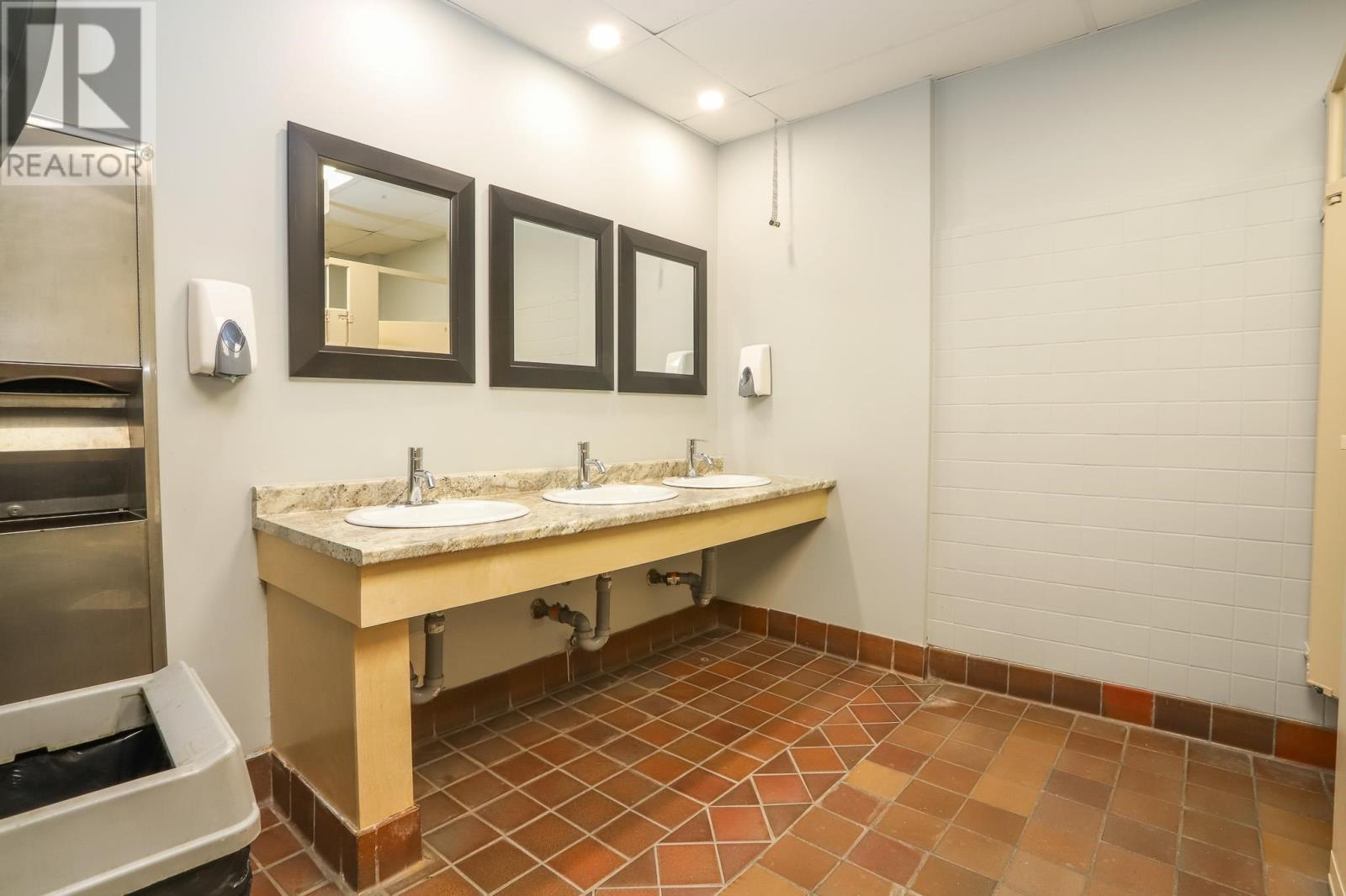 450 Albert St # B Property Photo 11