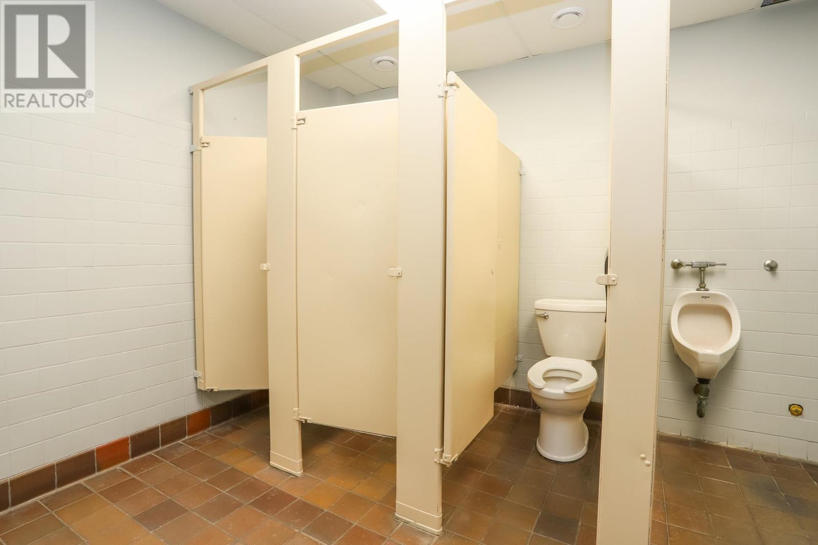 450 Albert St # B Property Photo 13