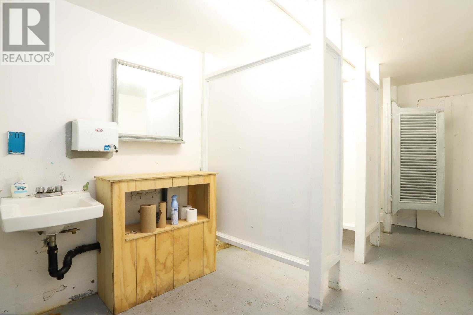 126 Queen St # 5 Property Photo 10