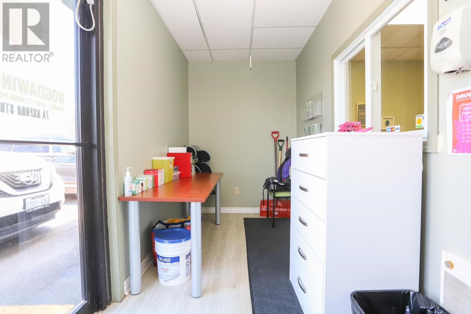 7 Oxford St # A Property Photo 4