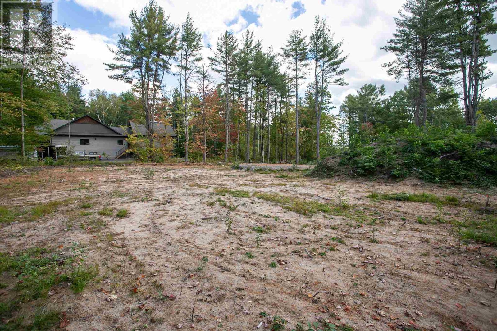 854 River Rd Property Photo 4