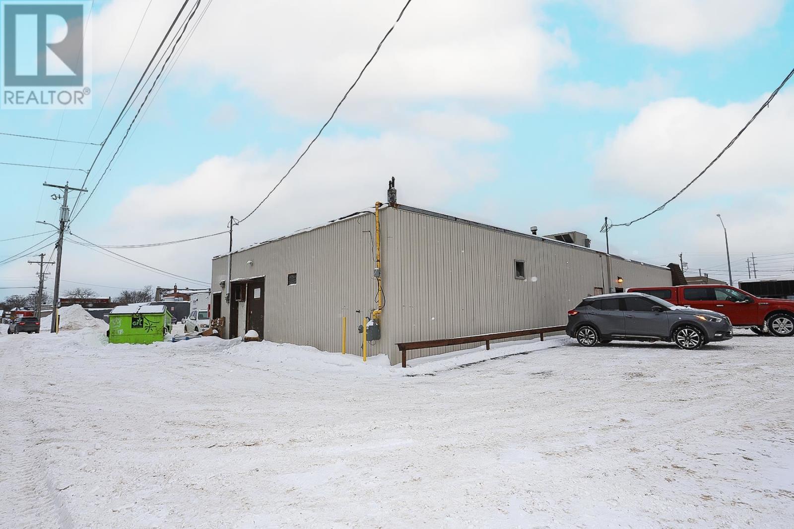 330 Wellington St W Property Photo 6