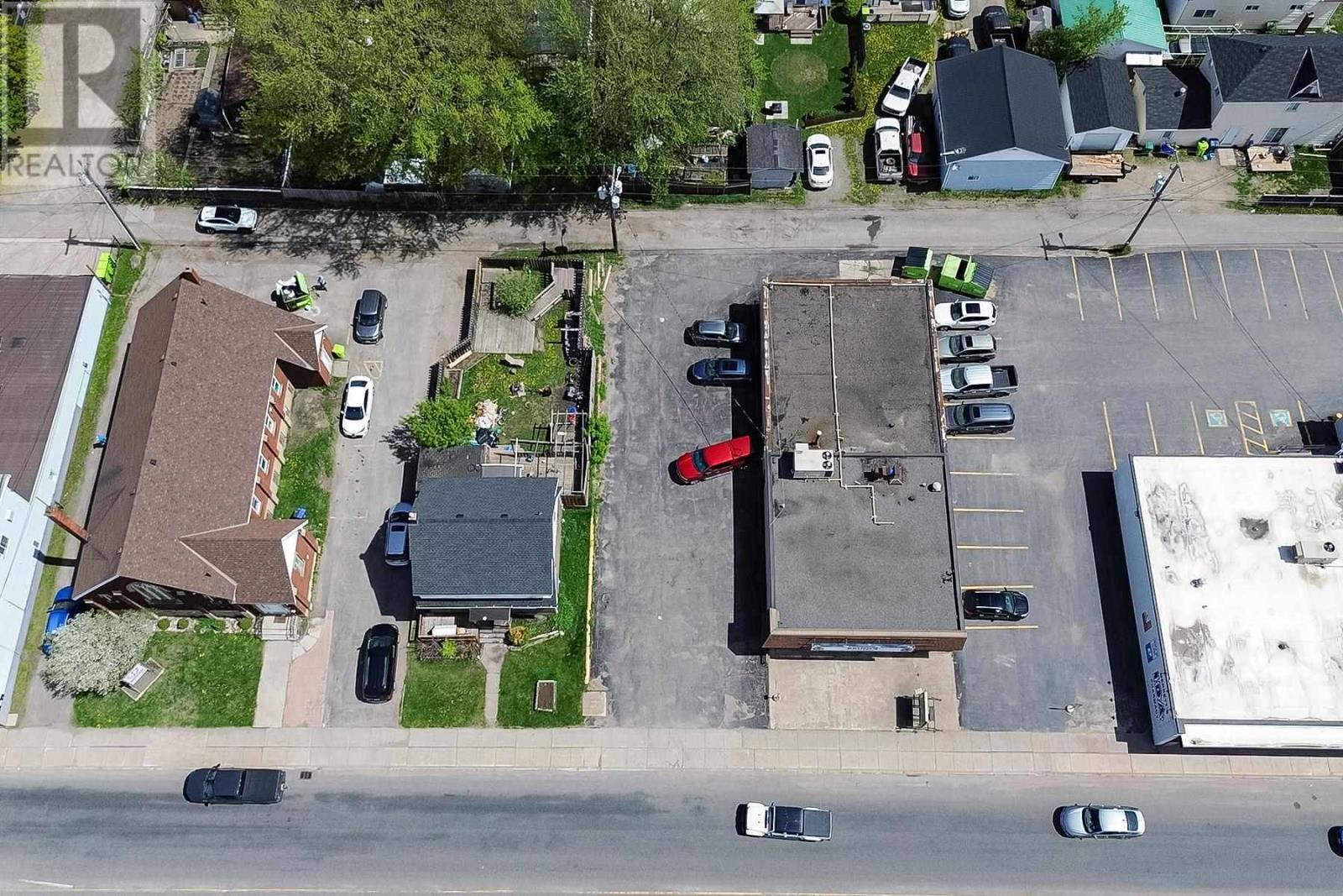 330 Wellington St W Property Photo 6