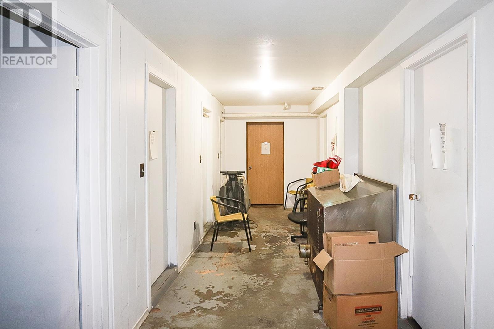 330 Wellington St W Property Photo 33
