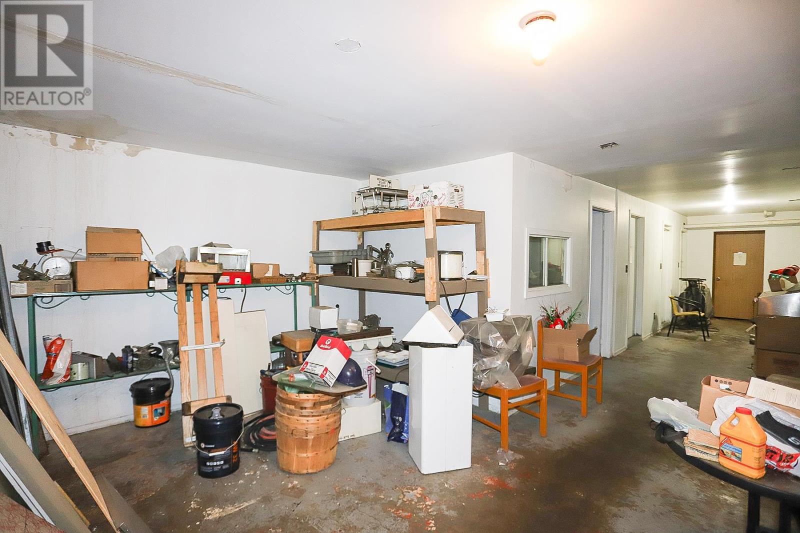 330 Wellington St W Property Photo 38